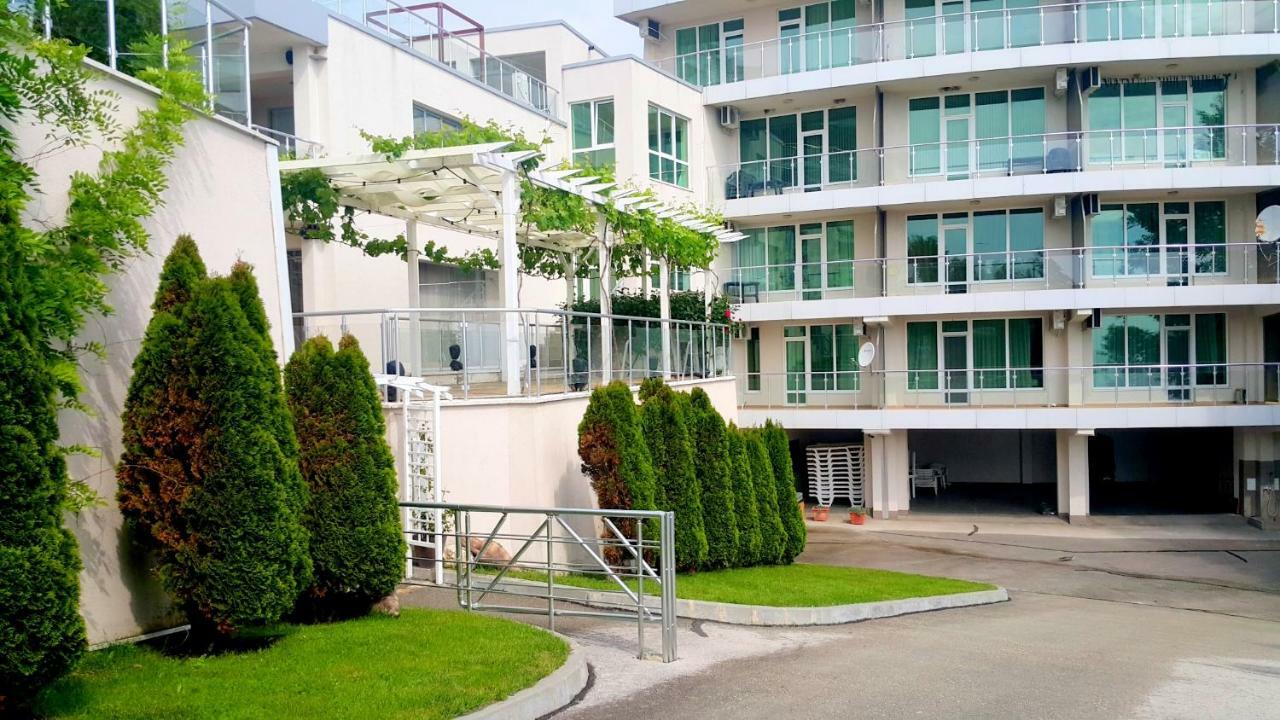 Silver Beach Delux Apartments بايالا المظهر الخارجي الصورة